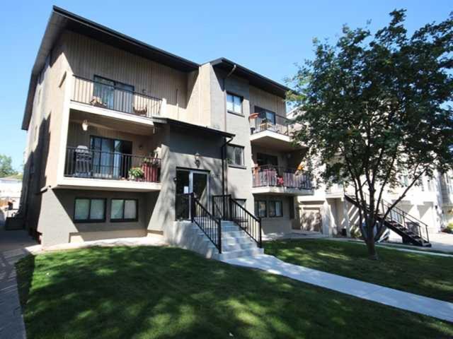 Cozy 2-Bedroom Condo Near Downtown, With Laundry, Parking, Balcony カルガリー エクステリア 写真